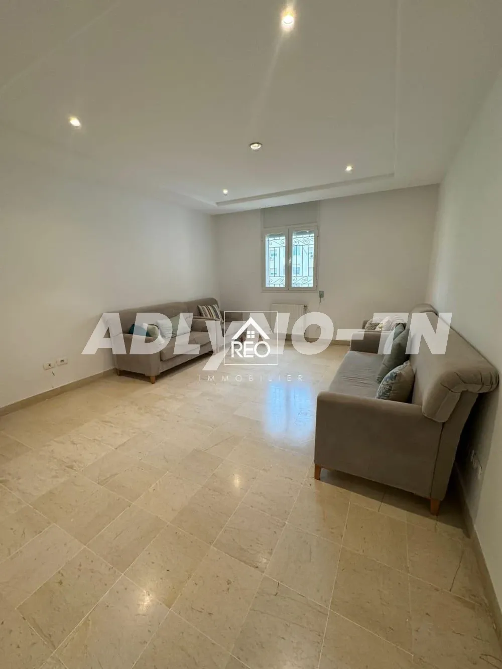 À Vendre : Un appartement S+4 situé à Jardin L'Aouina à Tunis - Photo 1