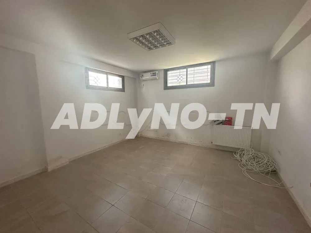 A Louer Villa à usage de bureau à Tunis - Photo 5