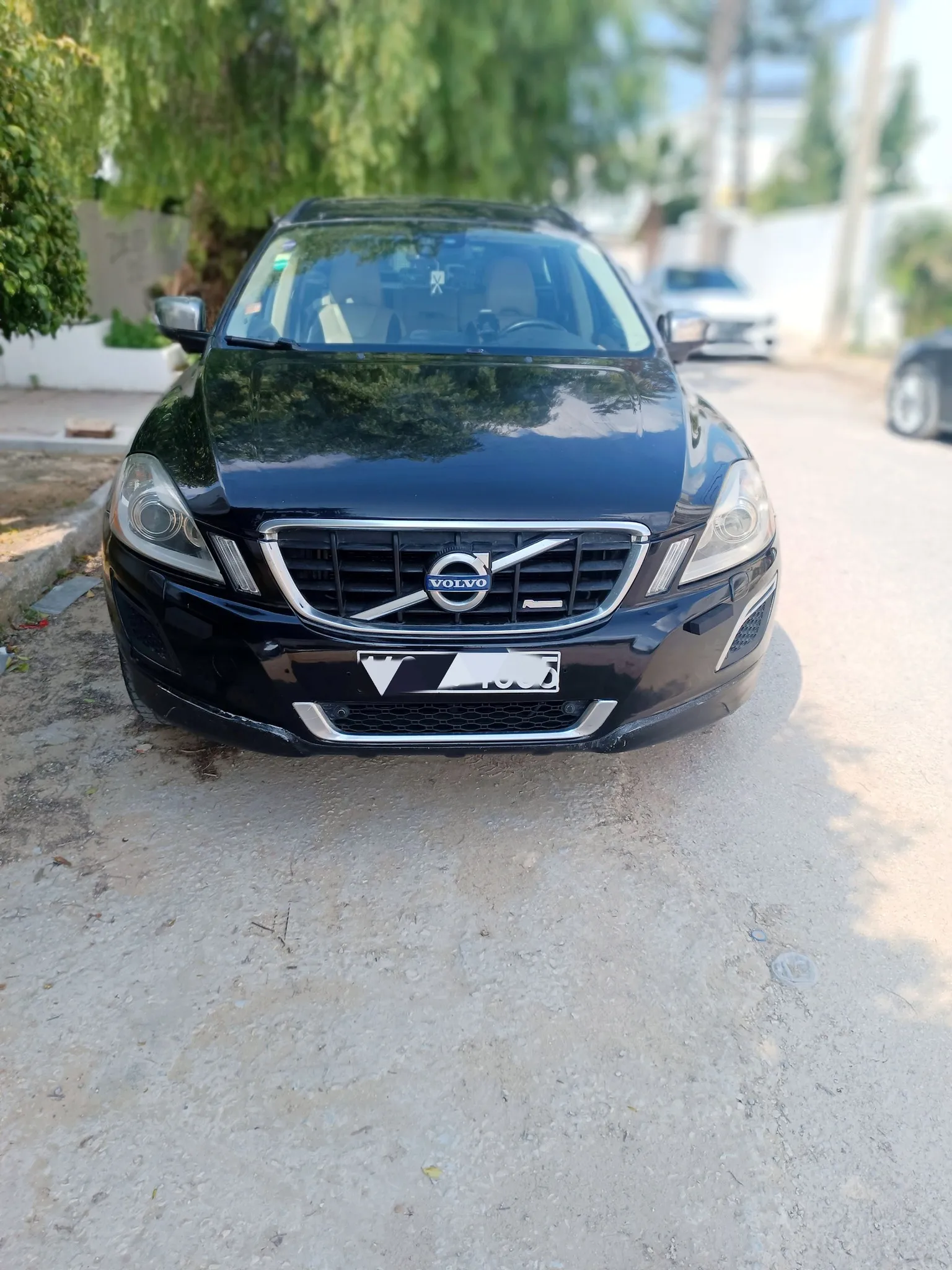 SUV - VOLVO XC60 2.0 BVA Finition R-DESIGN SPORT TOIT OUVRANT à Tunisie - Photo 3