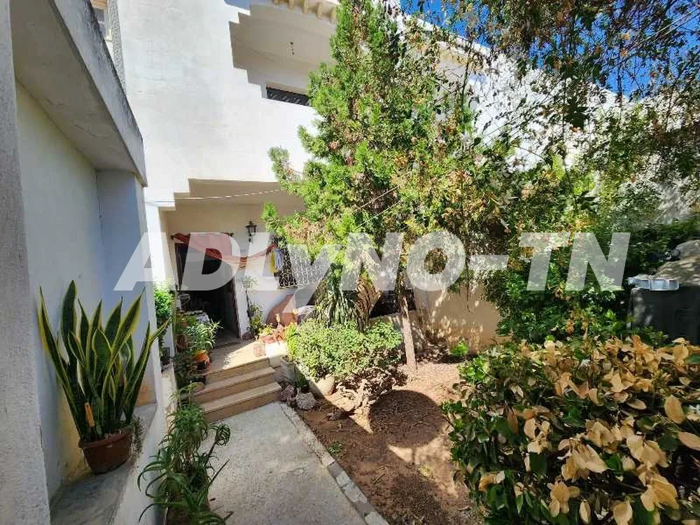  un spacieux appartement s+4 au 1er étage a louer situé a Manzah 8 