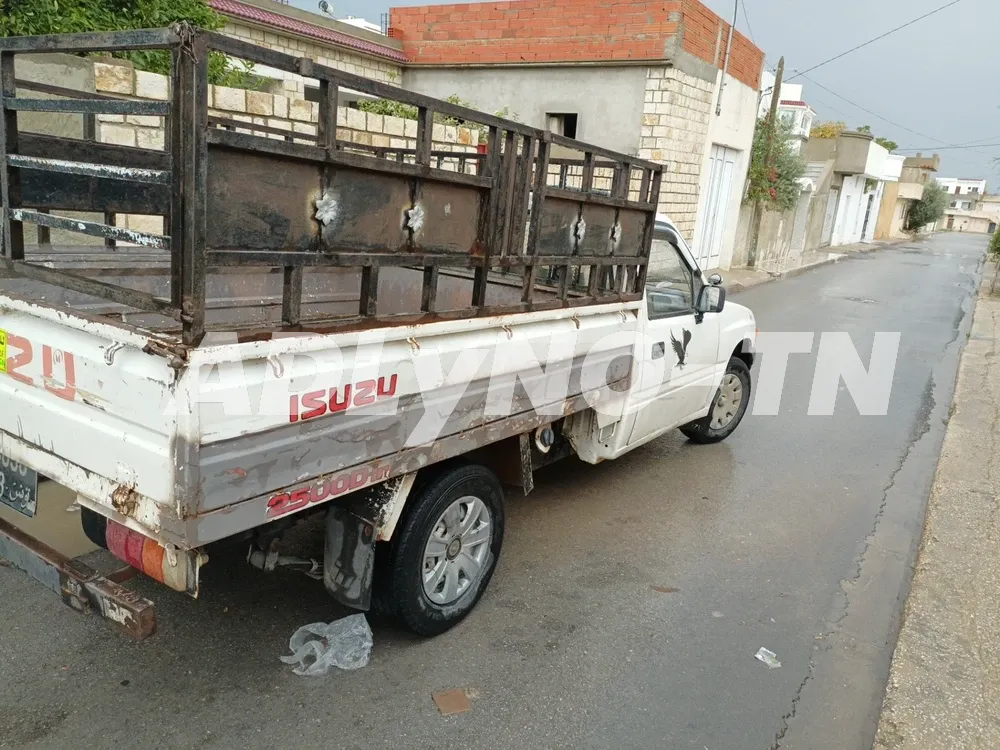 Isuzu à Siliana - Photo 1