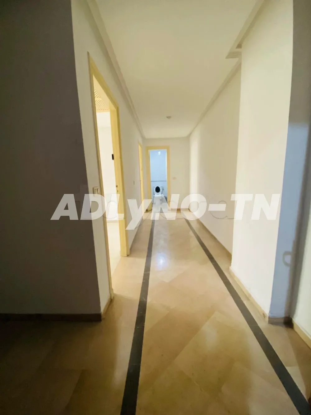 A louer étage 400 m² 13 pièces a Lafayette à Tunis - Photo 1