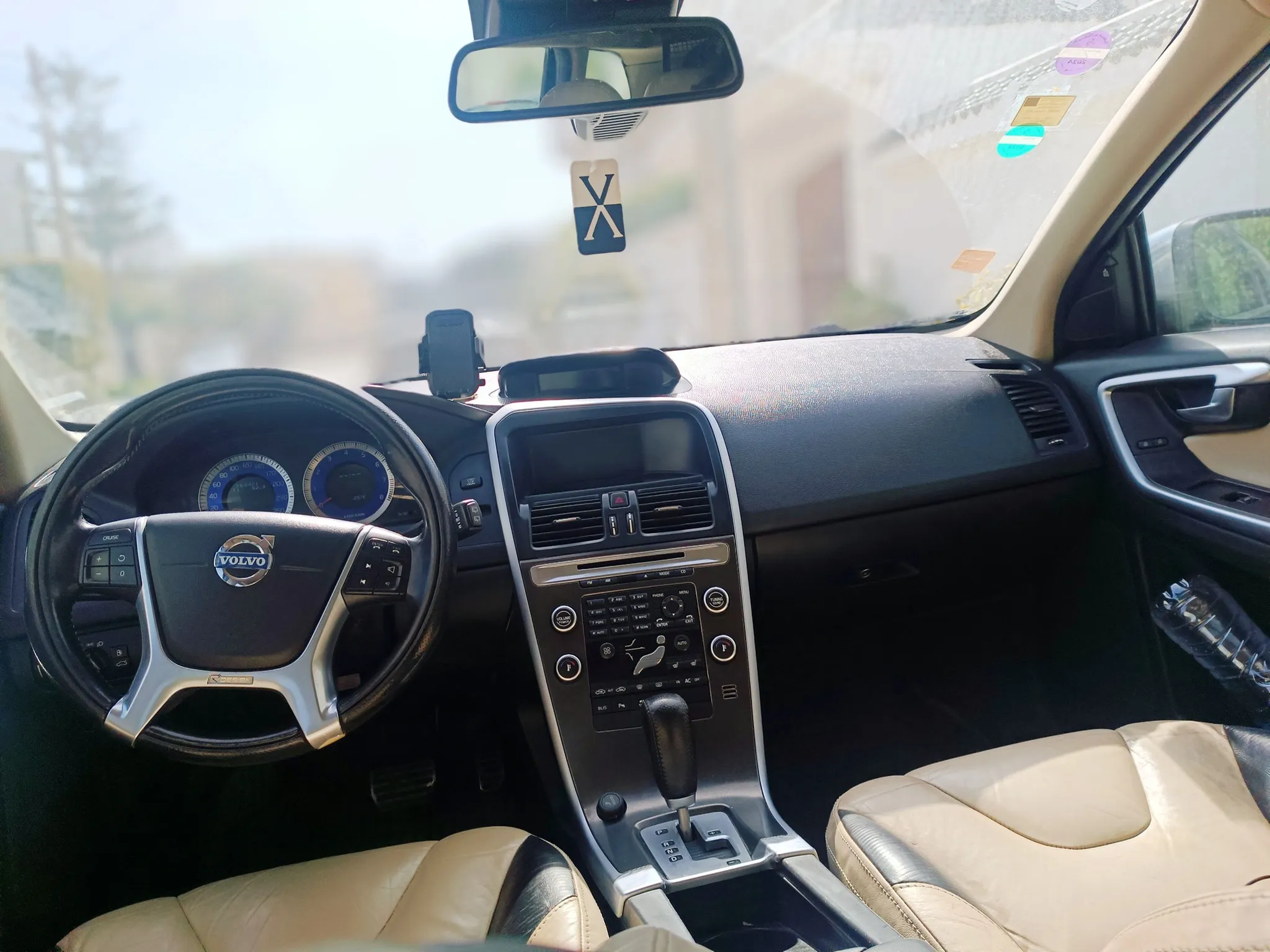 SUV - VOLVO XC60 2.0 BVA Finition R-DESIGN SPORT TOIT OUVRANT à Tunisie - Photo 5