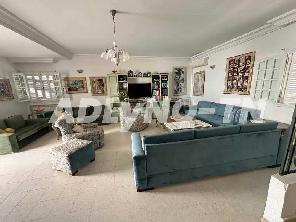 À louer villa avec piscine côte René Descartes à Ariana - Photo 1
