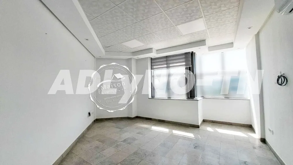 A louer immeuble bien entretenu 2600 m² au Lac 3 à Tunis - Photo 7