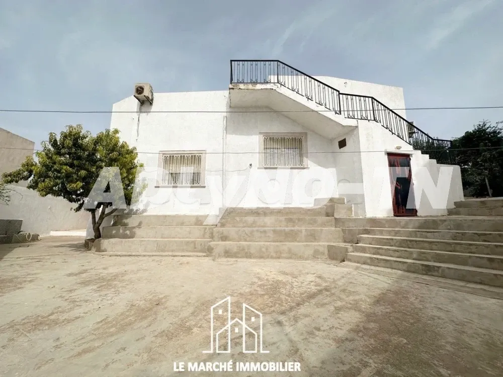 Villa plein pied de 541m² en S4 au Manar 1 à Tunis - Photo 1