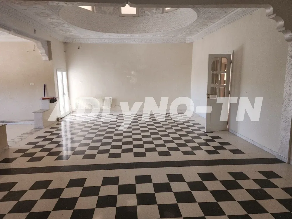  A vendre villa lieu khzema très bonne emplacement 