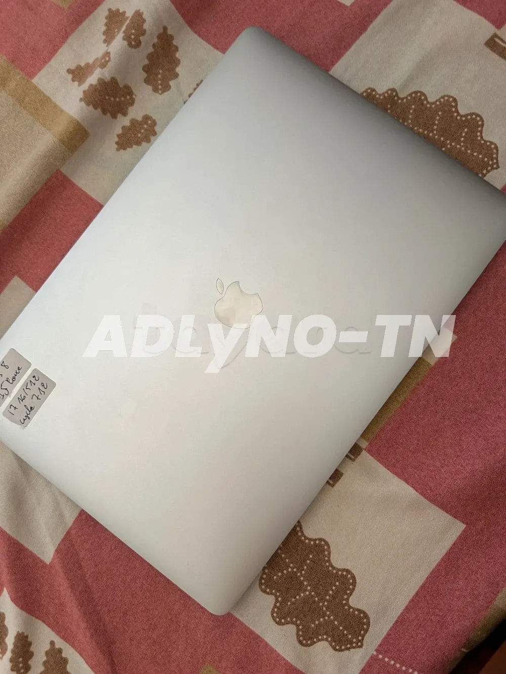 MacBook Pro 2018 i7 6 cœurs 15pouces 16gram 500g SSD avec touchbar en très bon état aucun défaut jamais réparé officiel avec facture et garantie et chargeur prix 2600d Tel 20172643 à Tunis - Photo 1