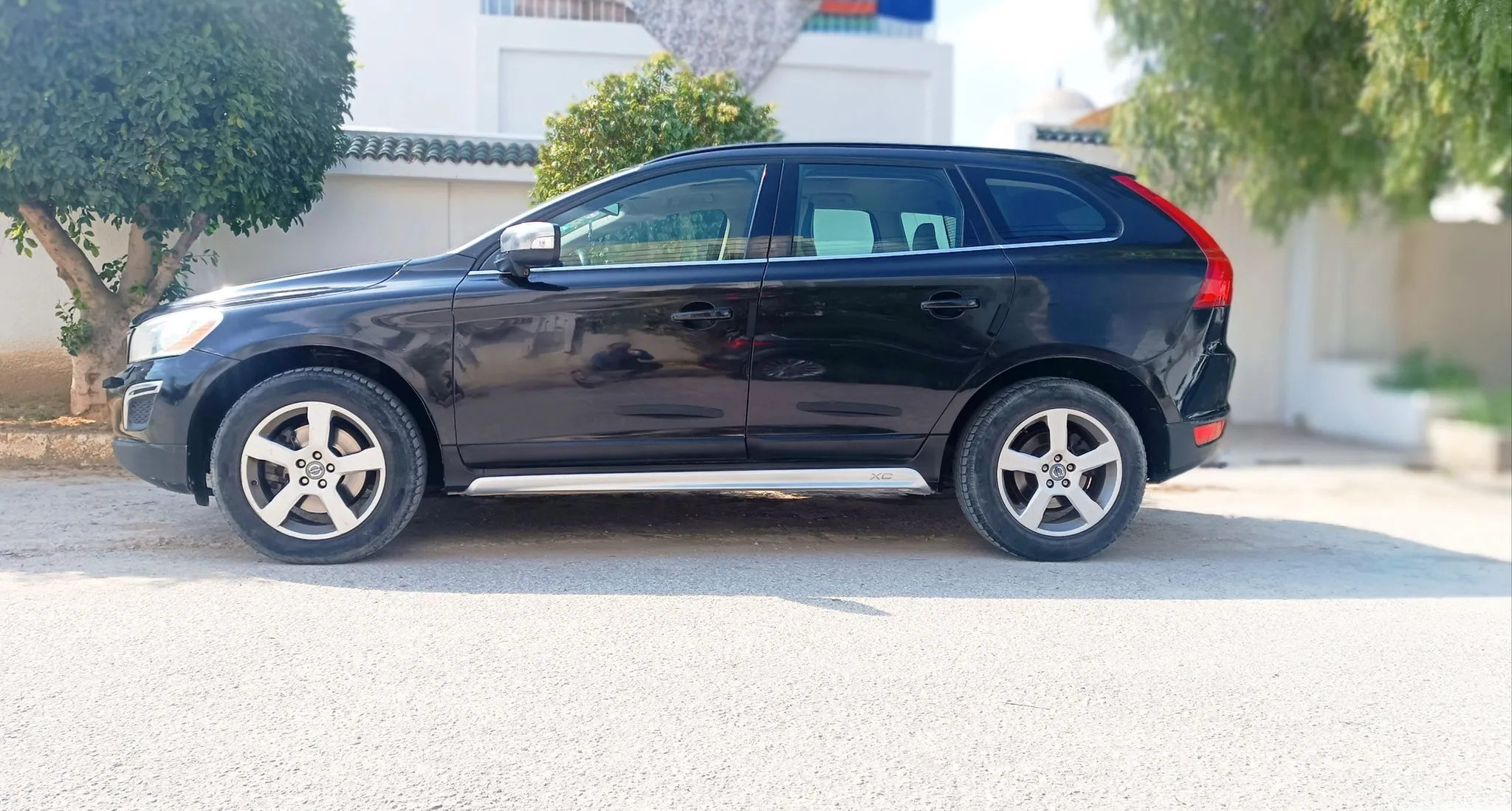 SUV - VOLVO XC60 2.0 BVA Finition R-DESIGN SPORT TOIT OUVRANT à Tunisie - Photo 5