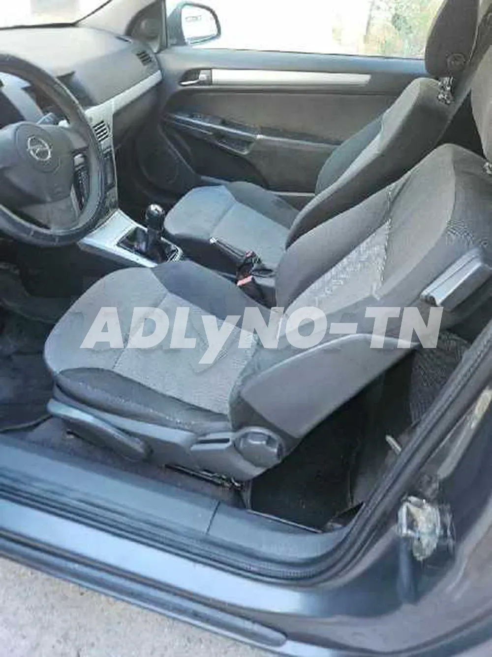 Une jolie opel astra h gtc 1.4 essence à Tunis - Photo 3