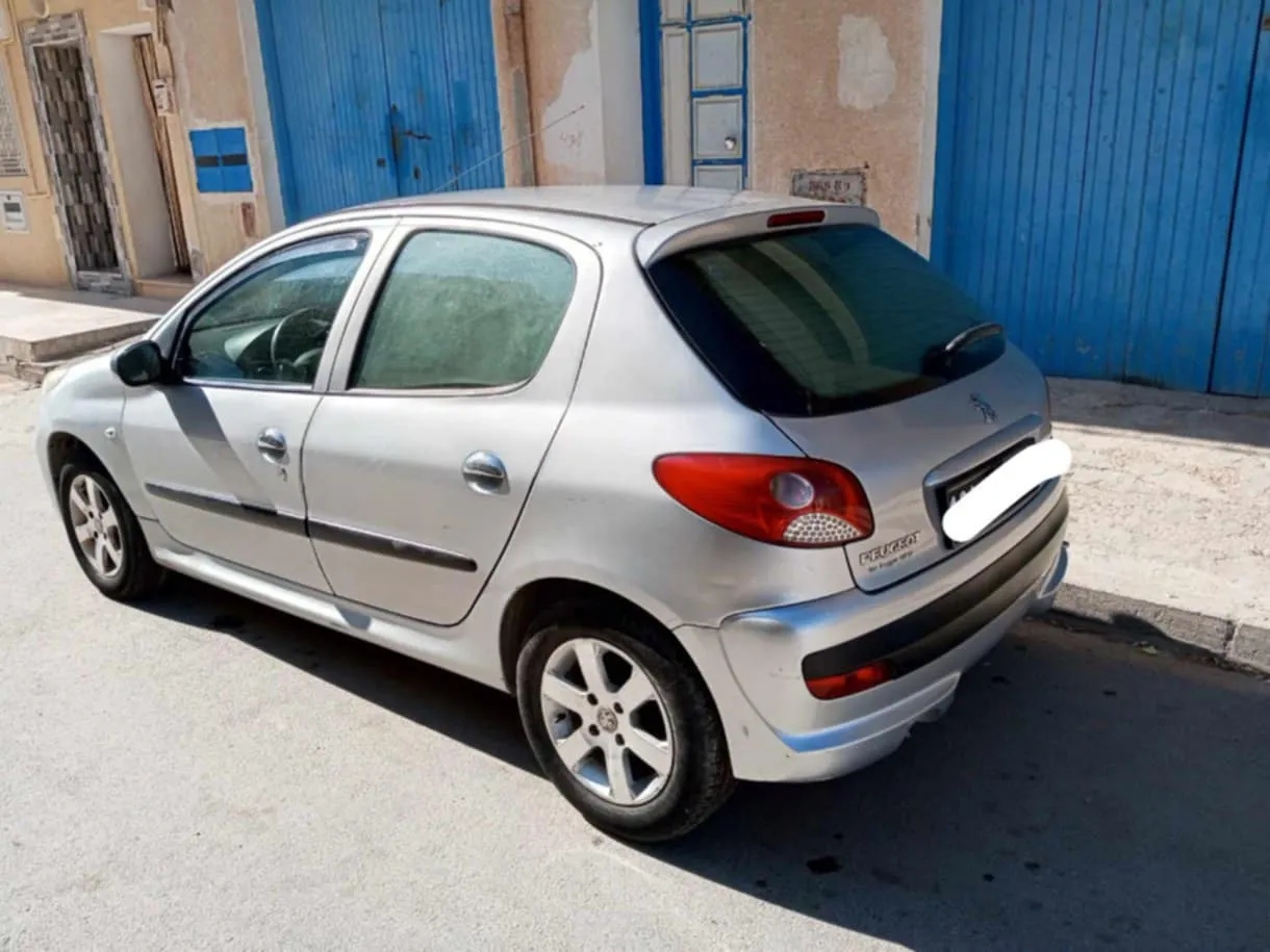 206 + Voiture montage européenne à Nabeul - Photo 5