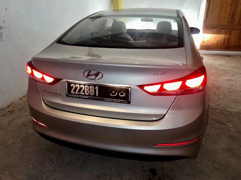 Hyundai ELANTRA Essence 2018 à Tunisie - Photo 8