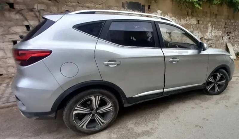 MG Zs Essence 2023 à Ben Arous - Photo 4