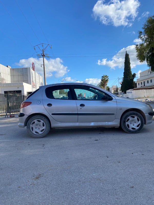 Peugeot 206 Essence 2003 à Monastir - Photo 3