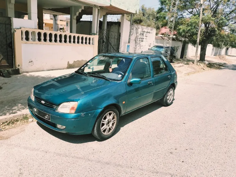 Ford FIESTA Essence 2001 à Bizerte - Photo 1