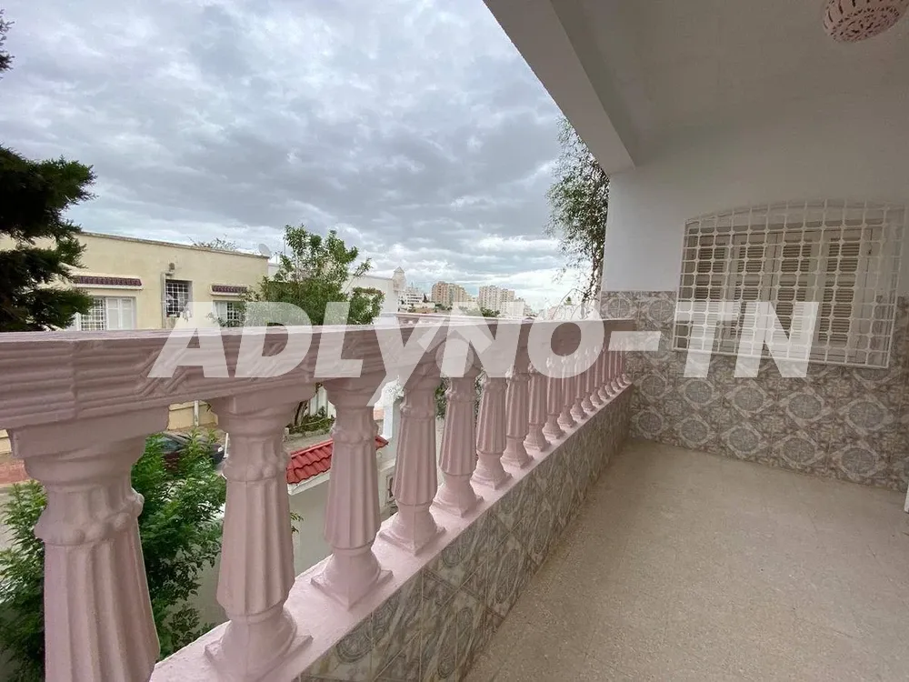 Etage de villa en Location à Ennasr 2 à Ariana - Photo 2
