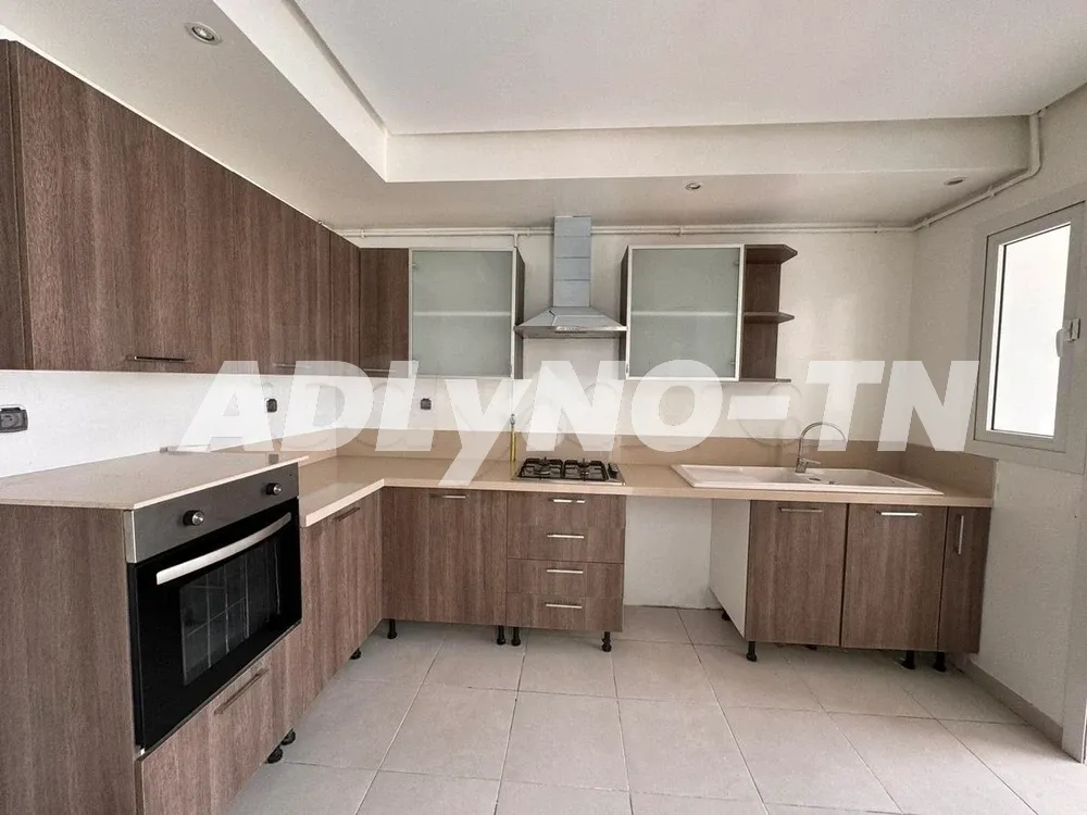 S+2 en Vente à Jardin d'Ennasr à Ariana - Photo 2