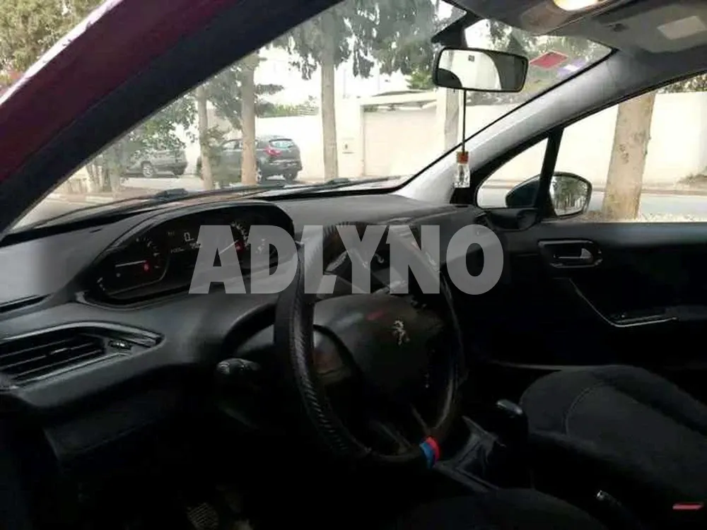 PEUGEOT 208 PREMIÈRE MAIN TRÈS PROPRE à Bizerte - Photo 6