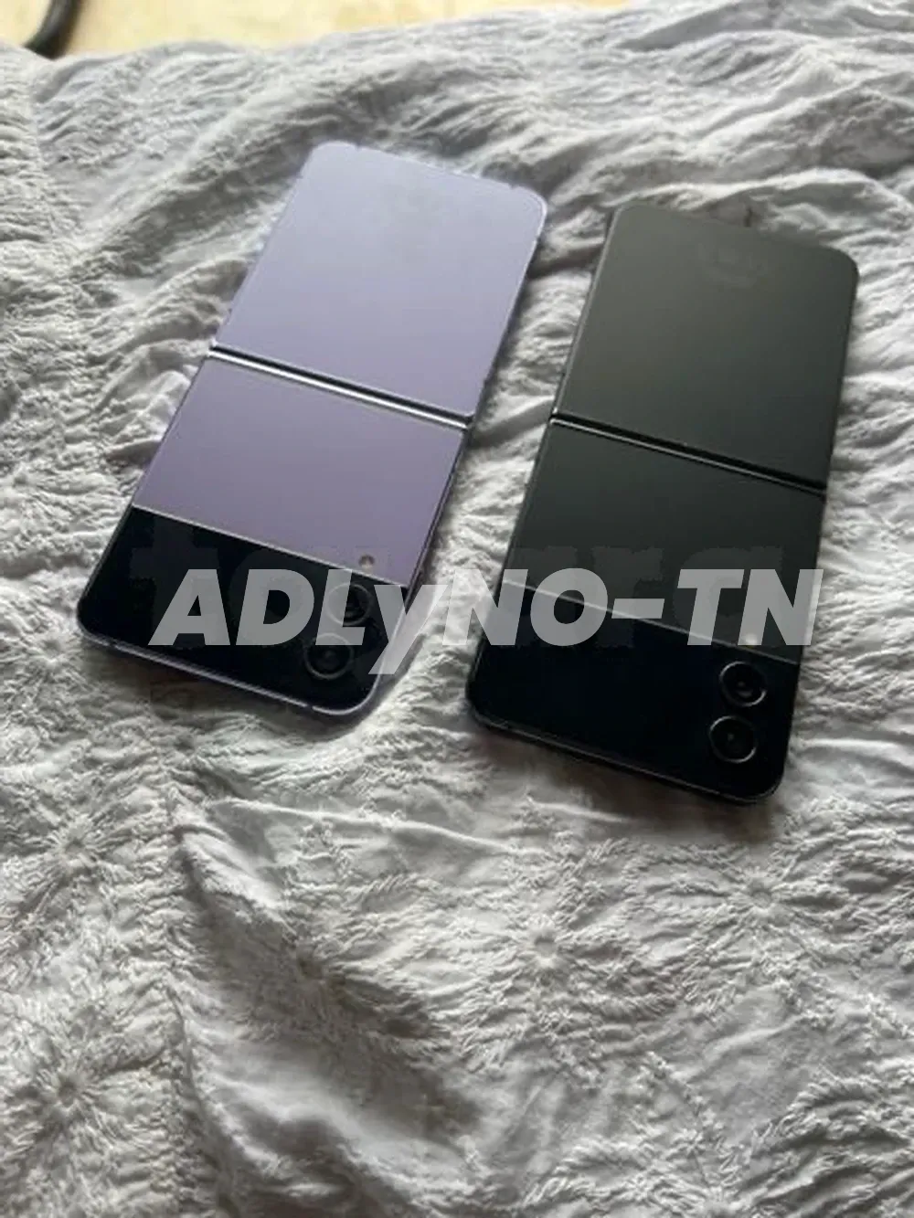 Samsung Z Flip 4 Noire et Violet 128/8g ram état 100% neuf très peu servi importé de l'Europe officiel validé sur sajalni aucun défaut jamais réparé avec son câble et facture boutique prix pièce 1450dt Tel 20172643 à Tunis - Photo 3