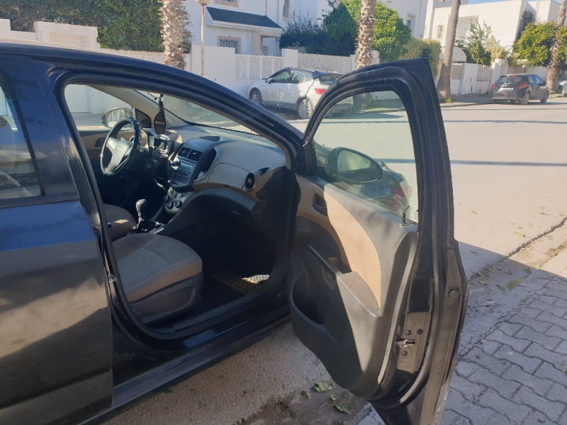 Chevrolet SPARK Essence 2013 à Tunis - Photo 8