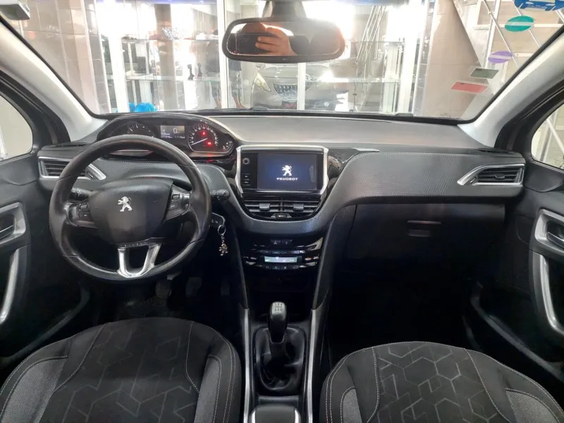 Peugeot 2008 Essence 2017 à Ariana - Photo 2
