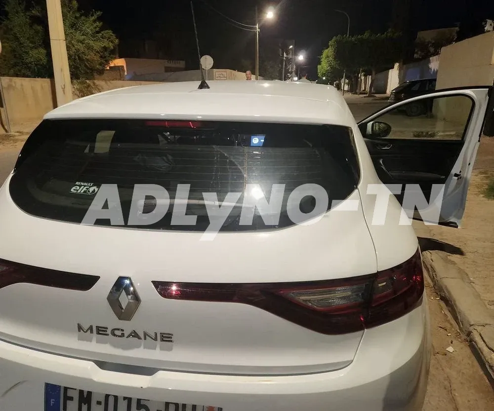 a vendre voiture megane boite 6 toutes options 5 CV dernière série ndifa barcha Numéro 98484672/92595666 à Kairouan - Photo 1