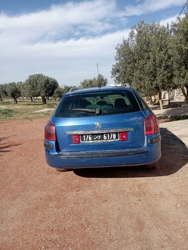 Peugeot 407 break Diesel 2006 à Monastir - Photo 4