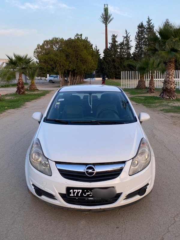 Opel Corsa Essence 2010 à Tunis - Photo 1