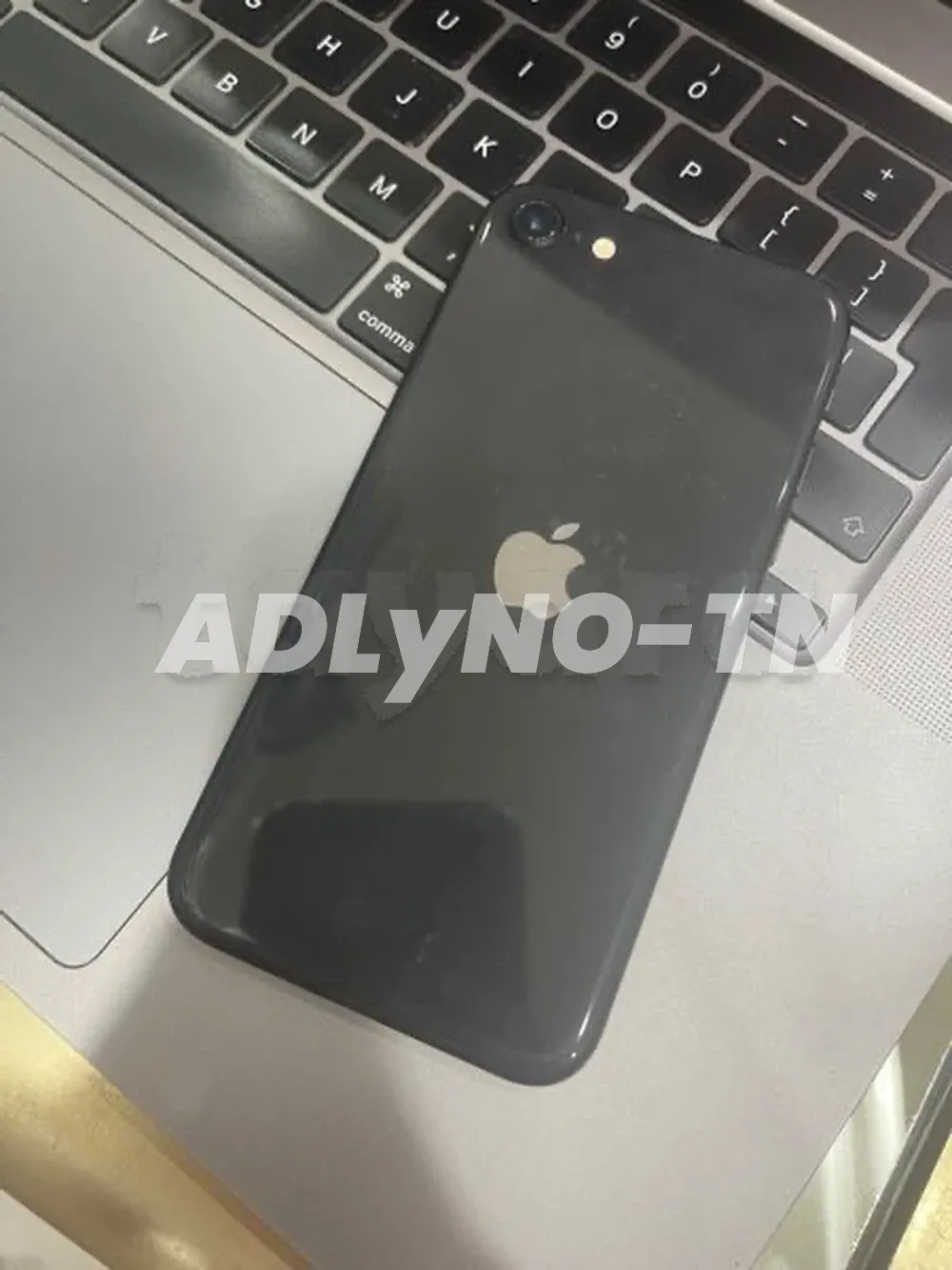 iPhone SE 2020 64g batterie 79% état comme neuf jamais réparé aucun défaut tt en marche avec son câble prix 490dt tel 20172643 à Tunis - Photo 3