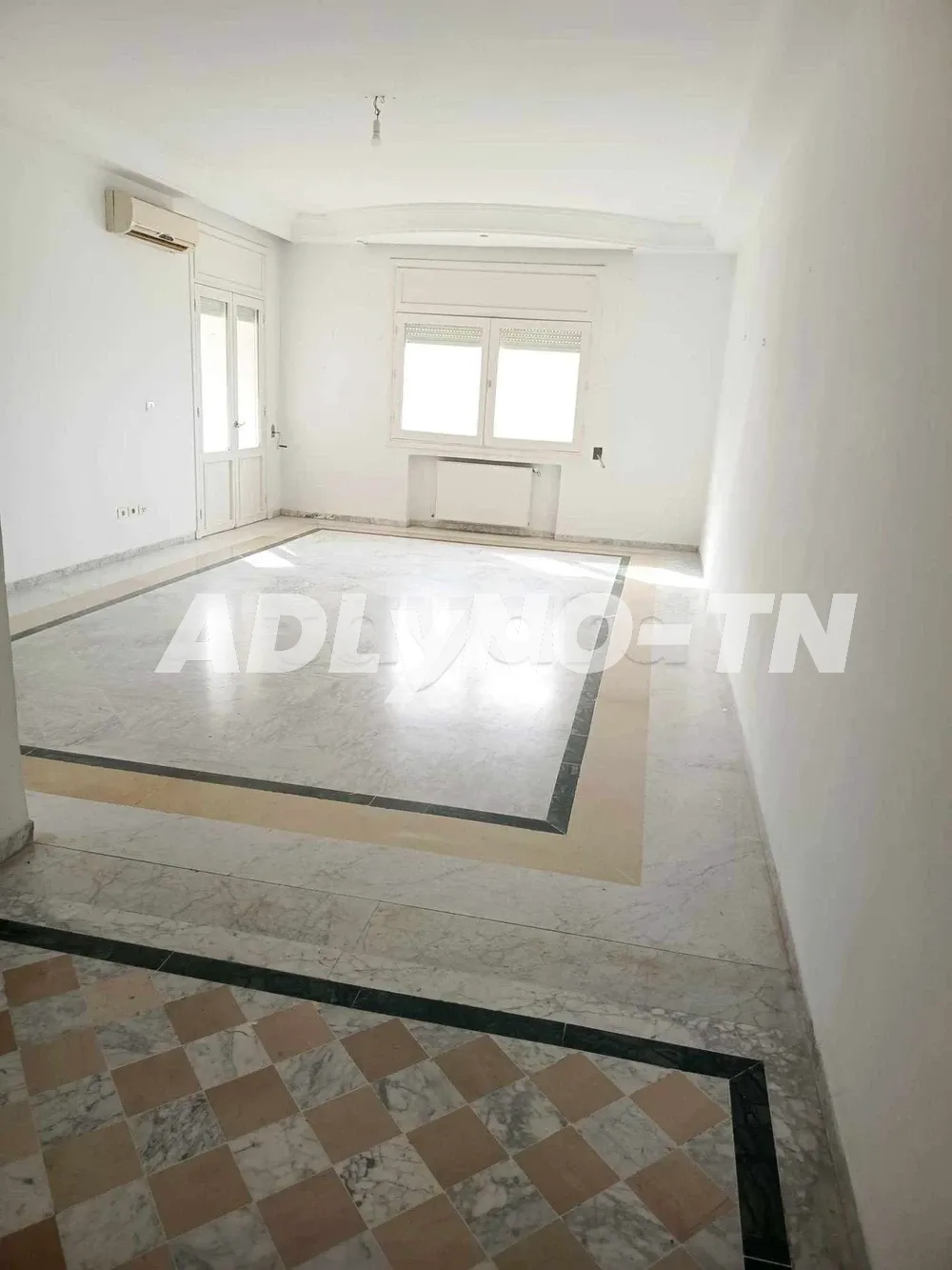  un appartement s+2 au rdc vide a louer situé a Cité Enkhilette (cité les profs) 
