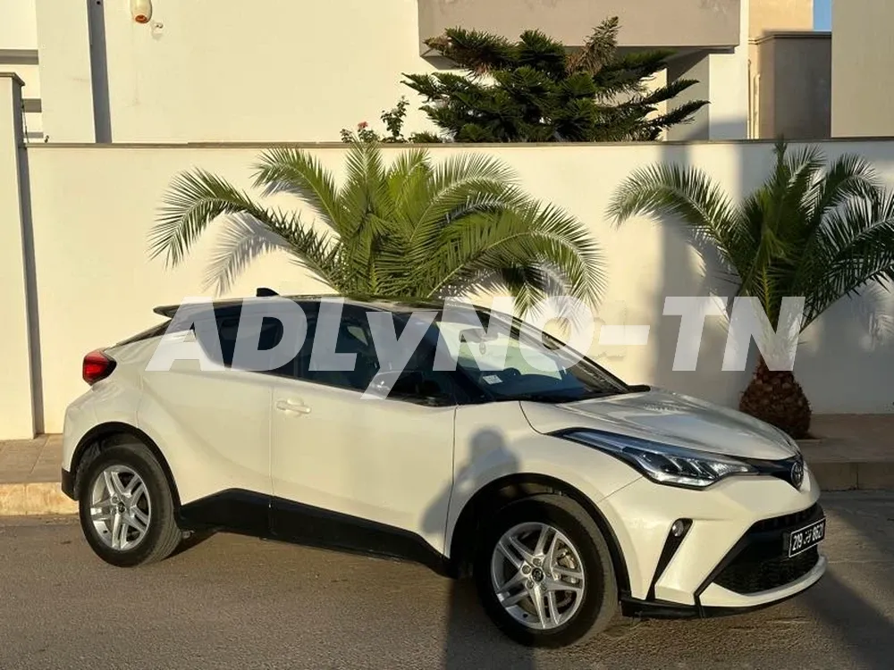 A vendre toyota chr Tt option première main avec carnet d’entretien . voiture ètat parfait comme neuf à Tunis - Photo 5