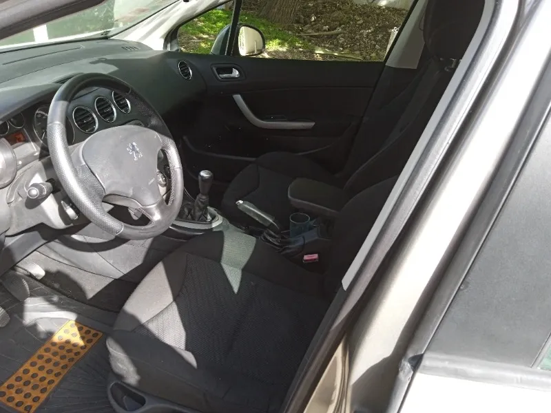 Peugeot 308 : mod 2011 ess 1.4 T.B état orgn com neuf Tel:54 607 492. à Ariana - Photo 2