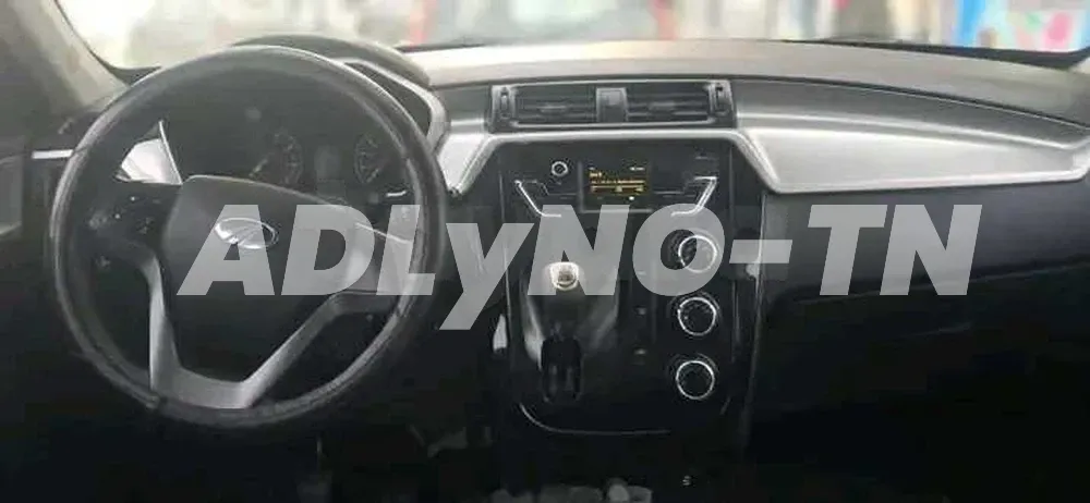 MAHINDRA KUV 100 PREMIÈRE MAIN EN EXCELLENT ÉTAT à Bizerte - Photo 6