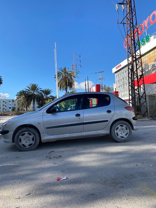 Peugeot 206 Essence 2003 à Monastir - Photo 4