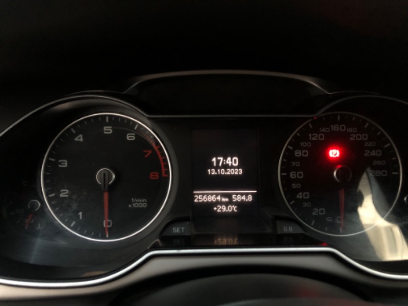 Audi A4 Essence 2012 à Bizerte - Photo 3