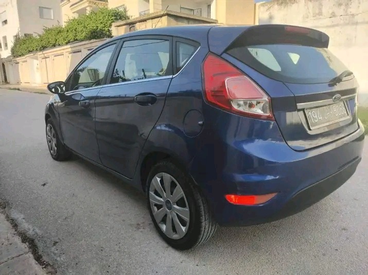 FORD FIESTA TITANIUM PREMIÈRE MAIN EN EXCELLENT ÉTAT à Bizerte - Photo 8