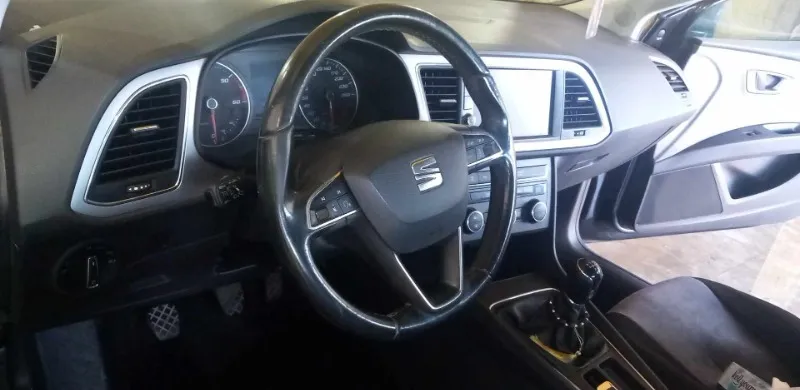 Seat Leon Diesel 2018 à Medenine - Photo 5