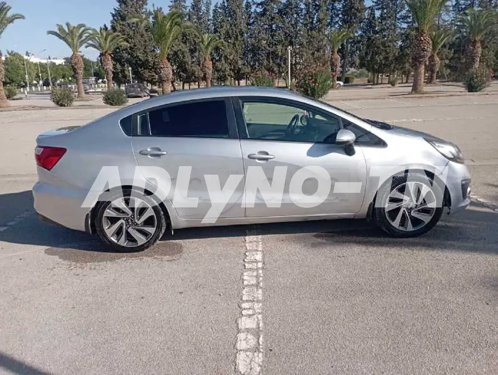 kia Rio sedan à Tunis - Photo 2