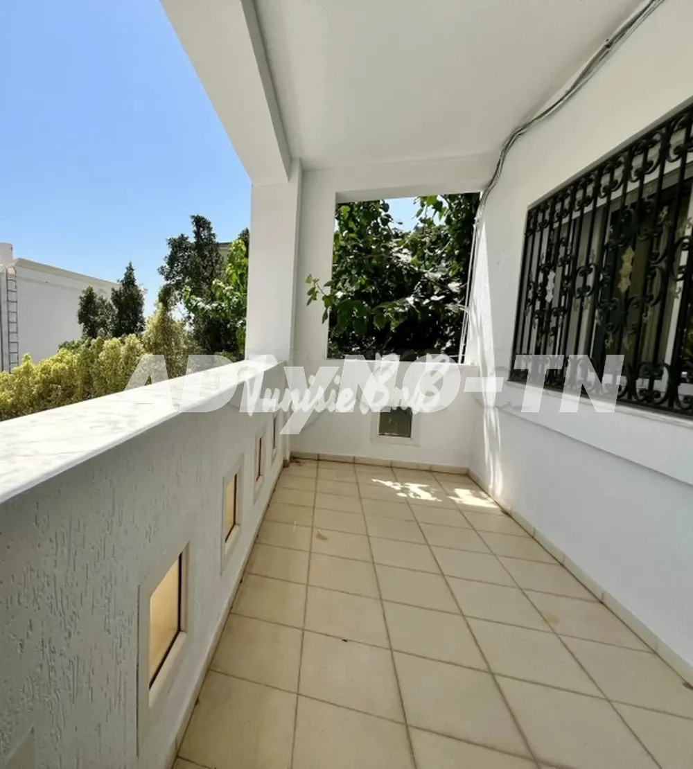 A louer une villa à usage de bureau à Tunis - Photo 1