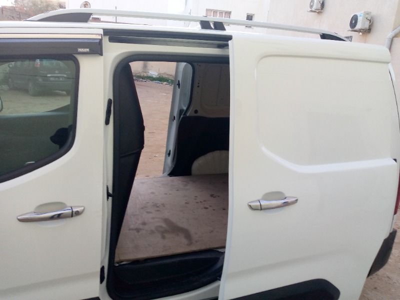 Citroen BERLINGO II Diesel 2020 à Monastir - Photo 4