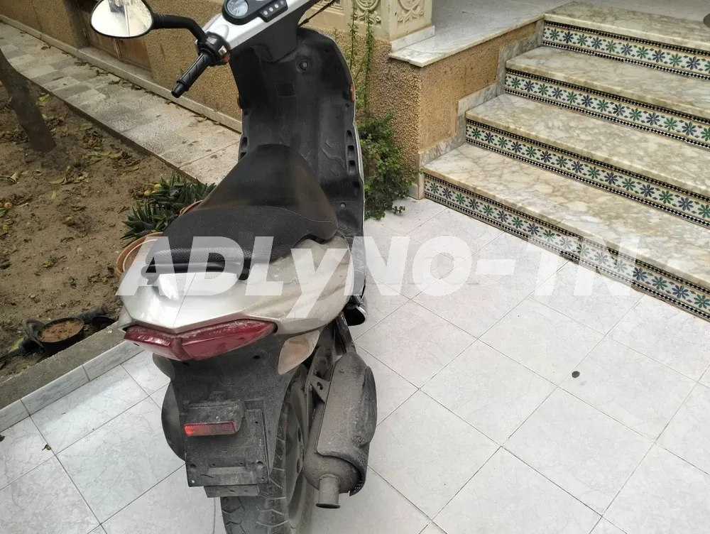 Peugeot speedfight 100 à Nabeul - Photo 4