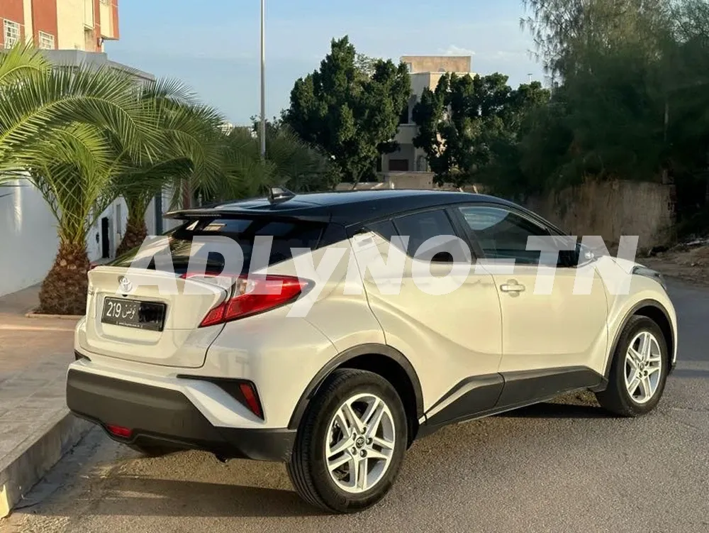 A vendre toyota chr Tt option première main avec carnet d’entretien . voiture ètat parfait comme neuf à Tunis - Photo 2