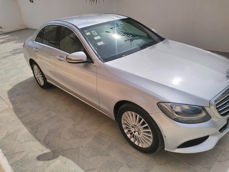 Mercedes Classe C Essence 2016 à Tunis - Photo 1