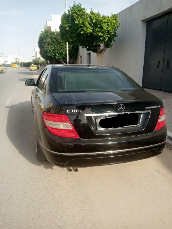 Mercedes Classe C180 Essence à Sfax - Photo 1