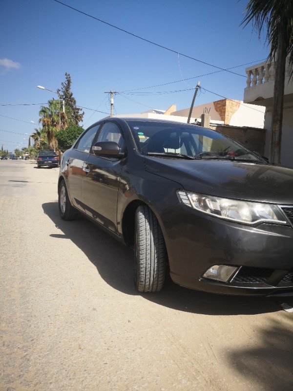 Kia CERATO Essence 2010 à Sfax - Photo 6