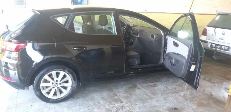 Seat Leon Diesel 2018 à Medenine - Photo 4