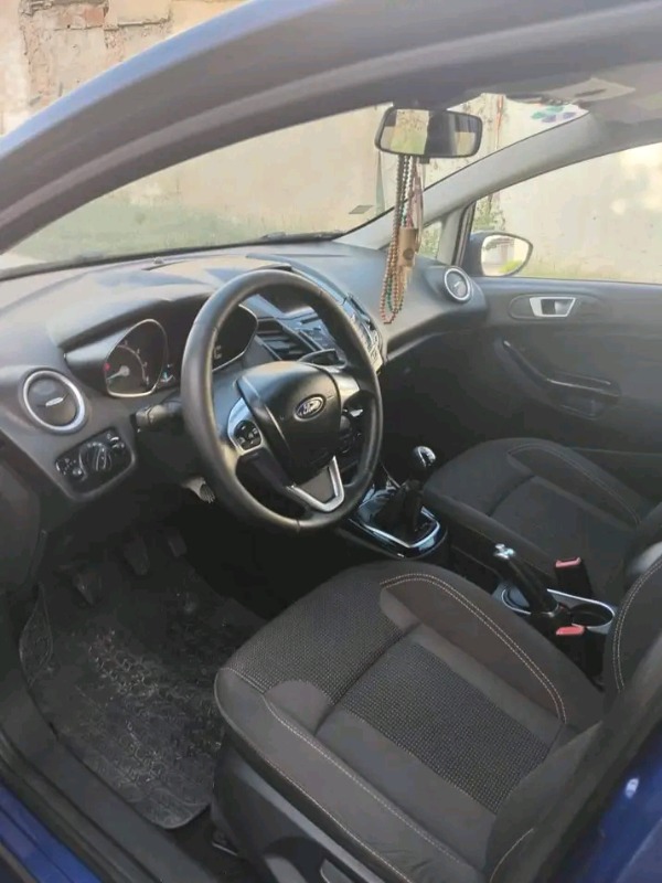 FORD FIESTA TITANIUM PREMIÈRE MAIN EN EXCELLENT ÉTAT à Bizerte - Photo 4