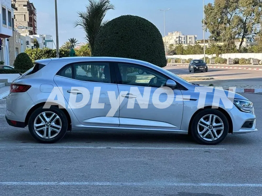 MEGANE 4 PHASE 2 TT OPTIONS IMPORTE FIN SERIE à Monastir - Photo 6