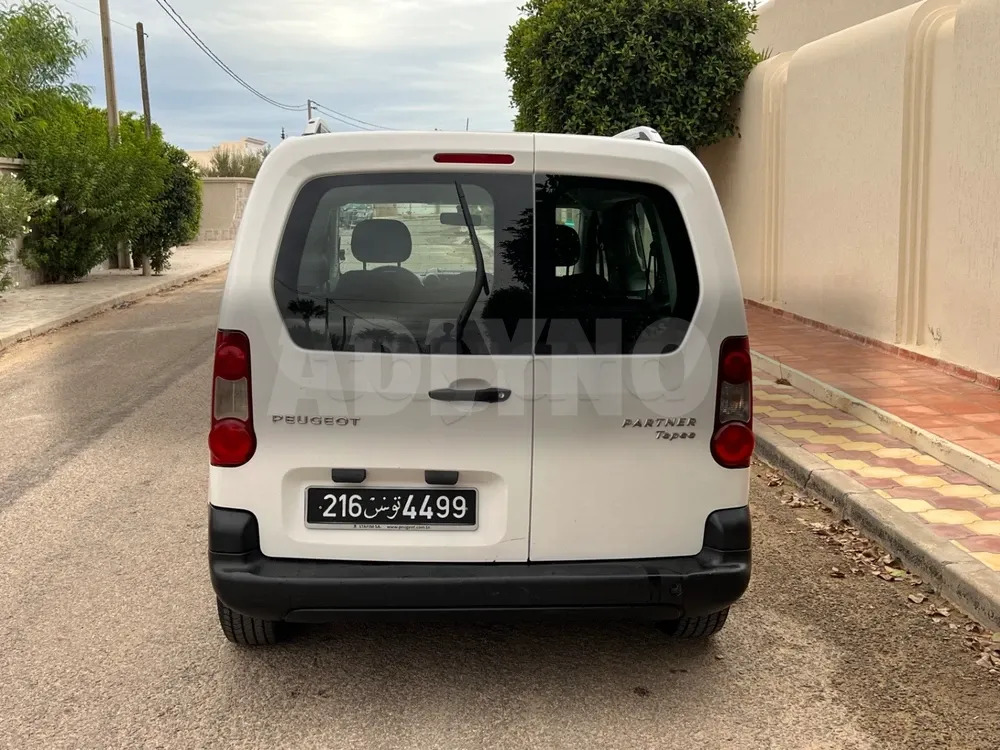 Peugeot partner 5 places à Sfax - Photo 3