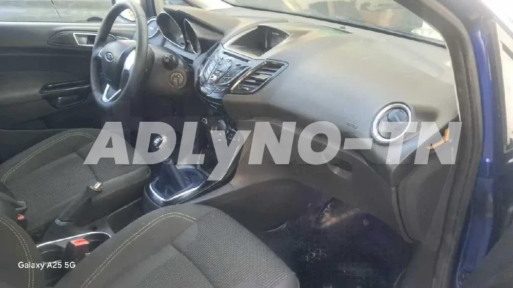 FORD FIESTA TETANIUM PREMIÈRE MAIN TRÈS PROPRE à Bizerte - Photo 3